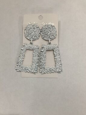 Fashion Jewelry White Textured Floral Dangle‎ Earrings